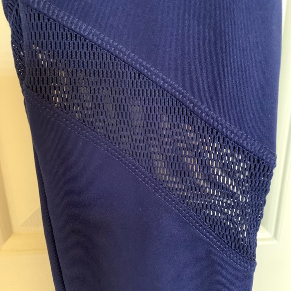 Gottex Navy leggings with Mesh accents XL. Gorgeous & stylish!. Zipper pocket - Picture 8 of 10